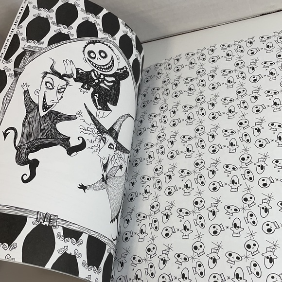 1 Art Of Coloring: Tim Burton's The Nightmare Before Christmas: 100 Images Book - Picture 15 of 16